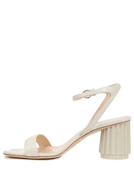 Босоножки кожаные Dorica AGL