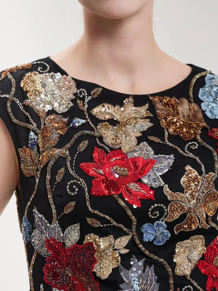 Платье с ручной вышивкой