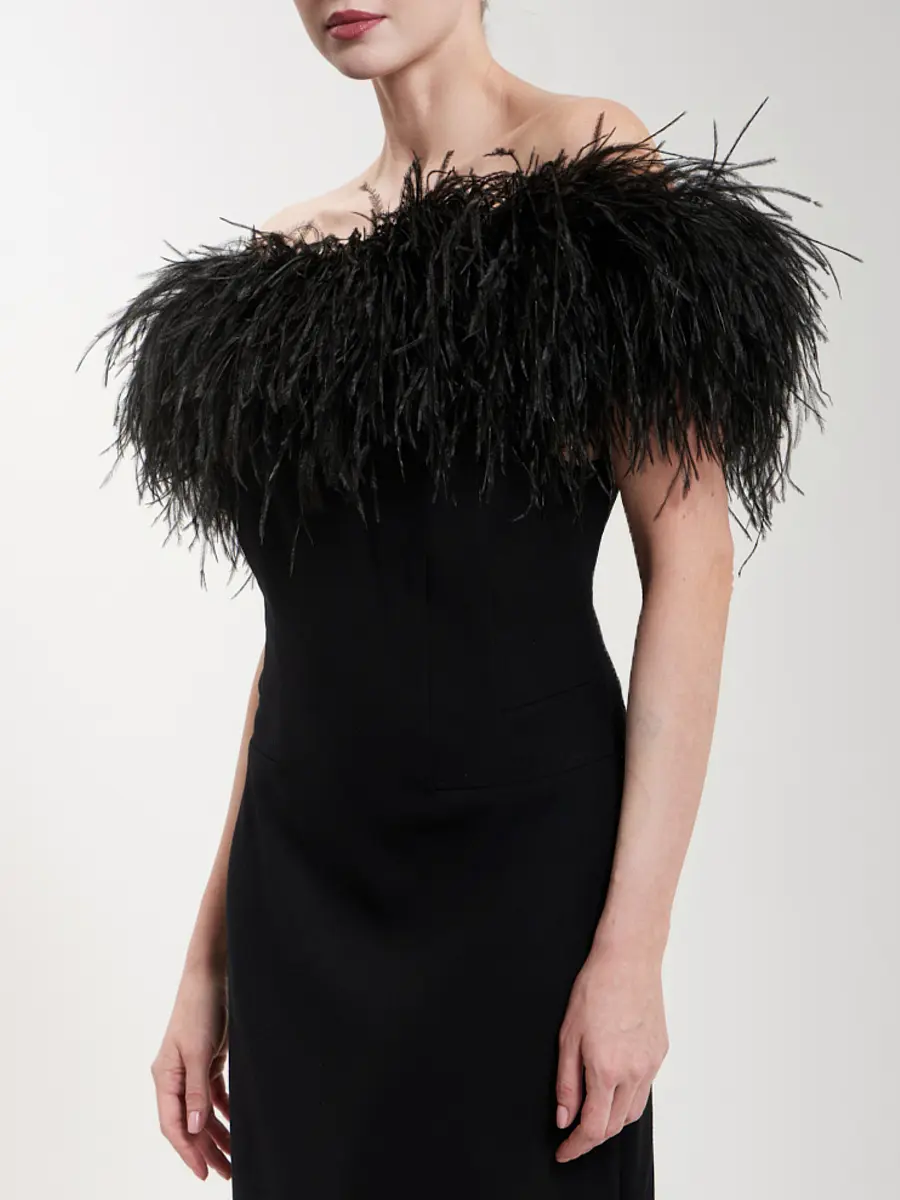 Платье с перьями