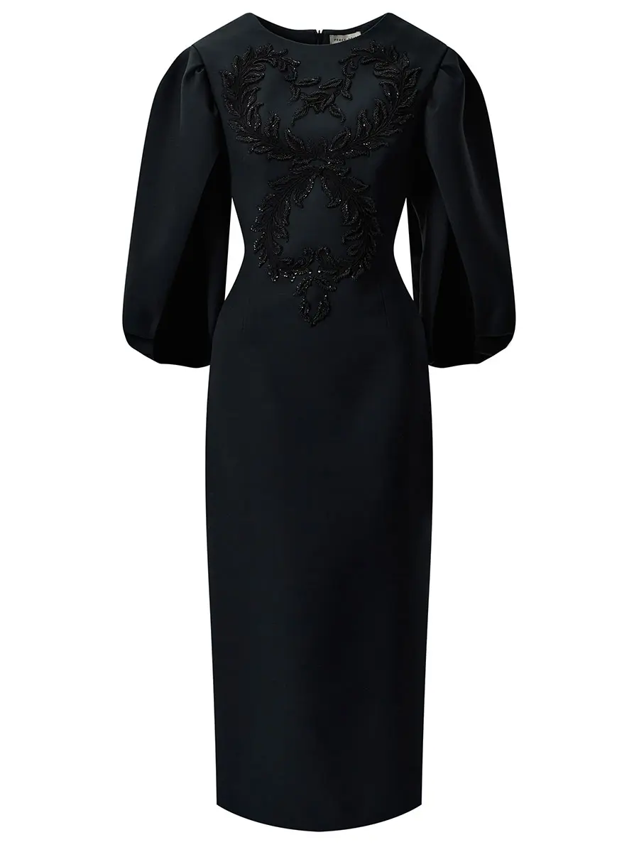 Платье с вышивкой