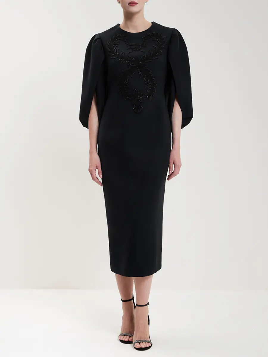 Платье с вышивкой