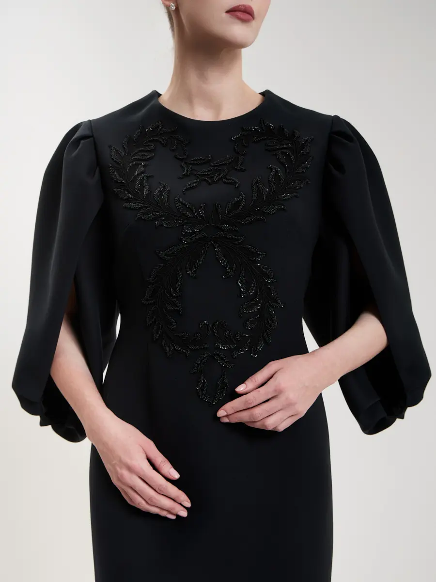 Платье с вышивкой