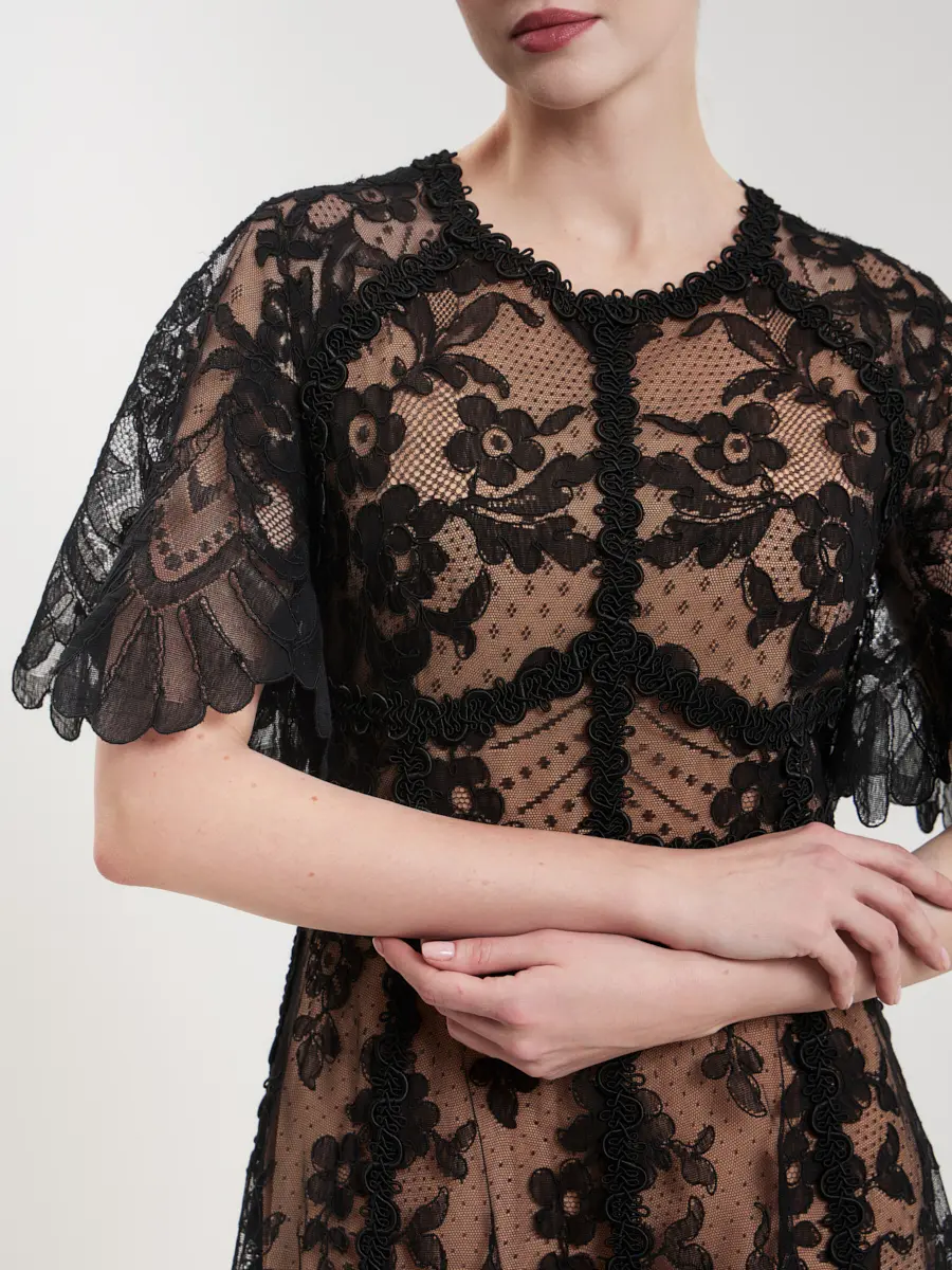 Платье кружевное