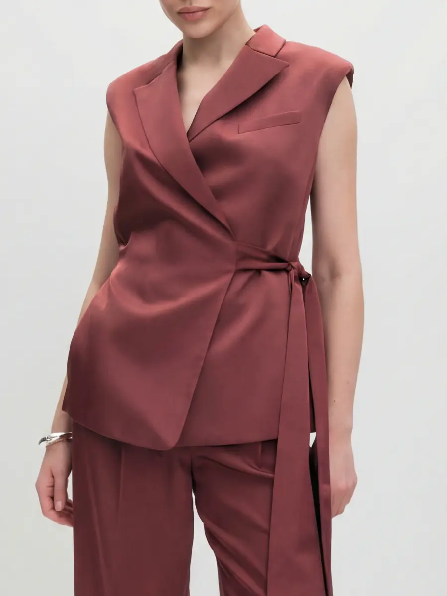 Жилет однотонный