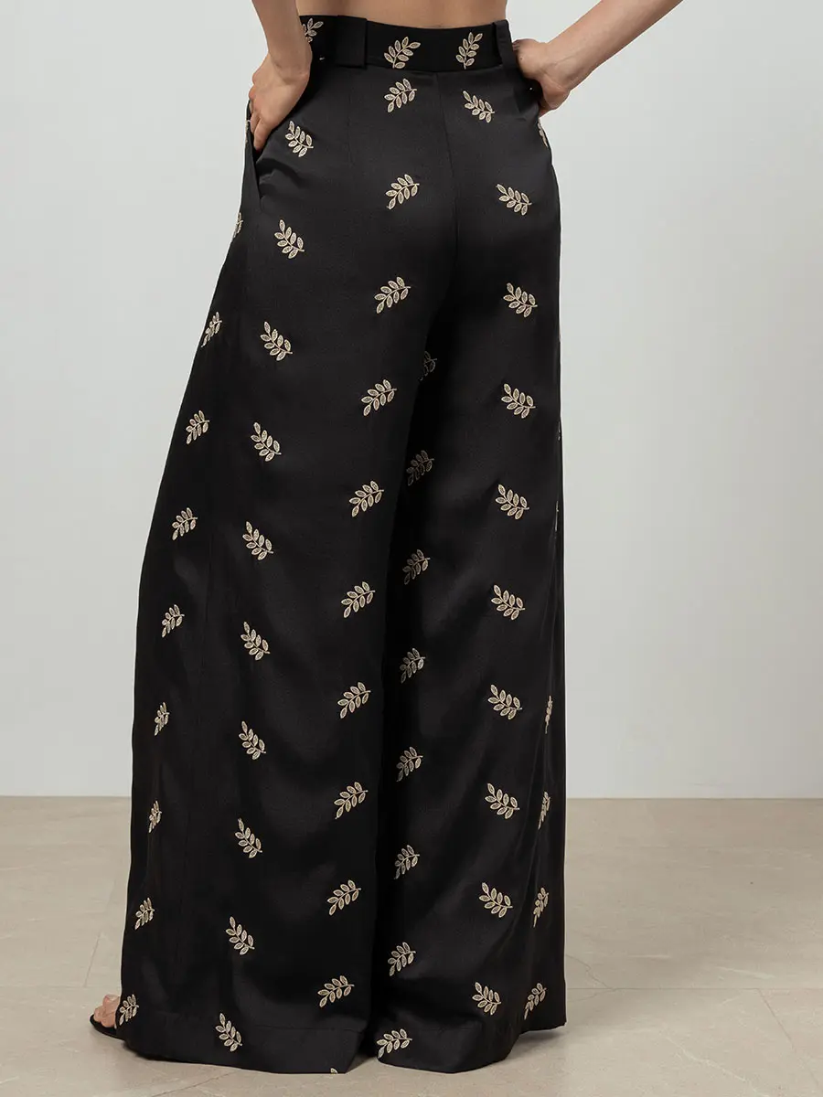 Брюки с вышивкой