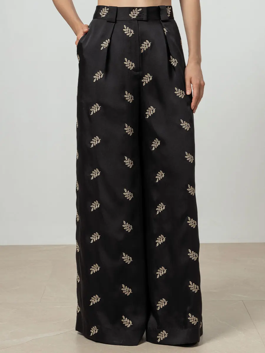 Брюки с вышивкой