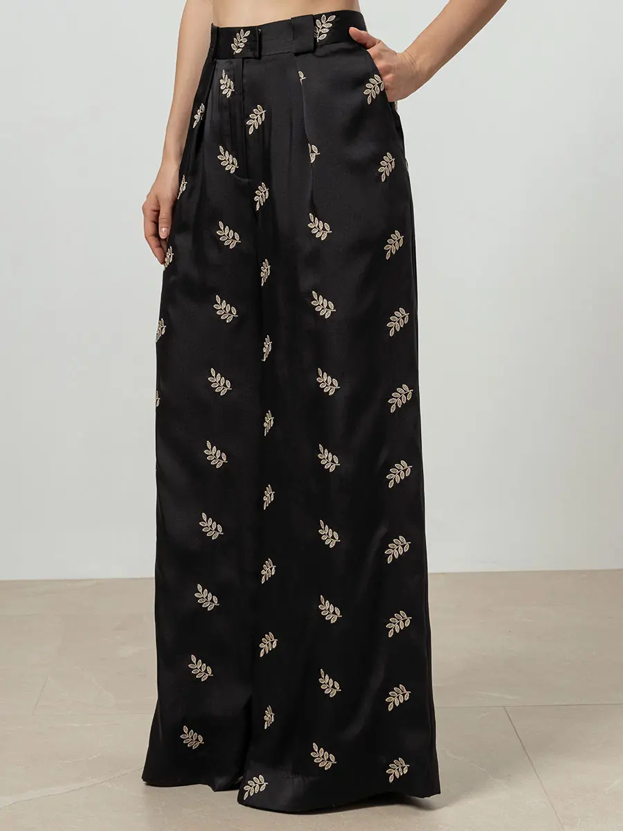 Брюки с вышивкой