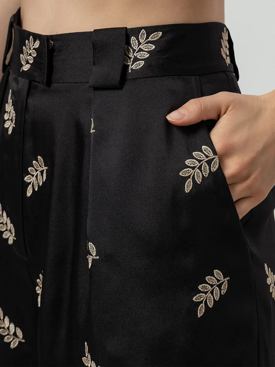 Брюки с вышивкой