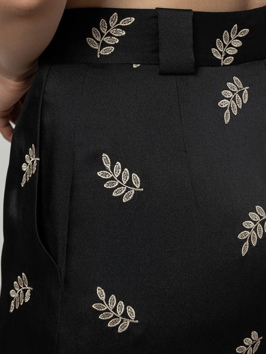 Брюки с вышивкой