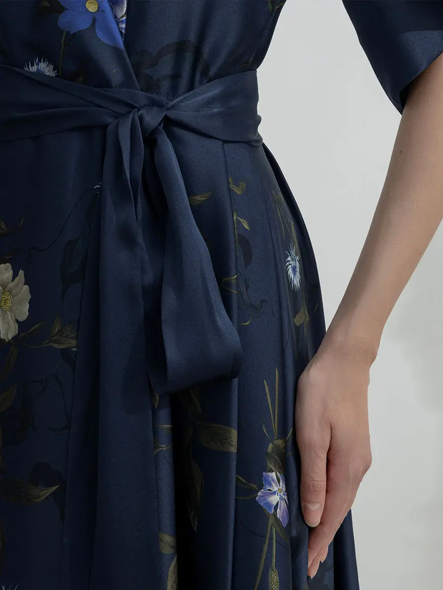 Платье из шелка