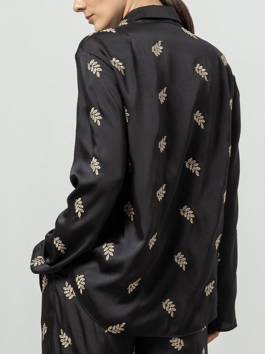 Рубашка с вышивкой