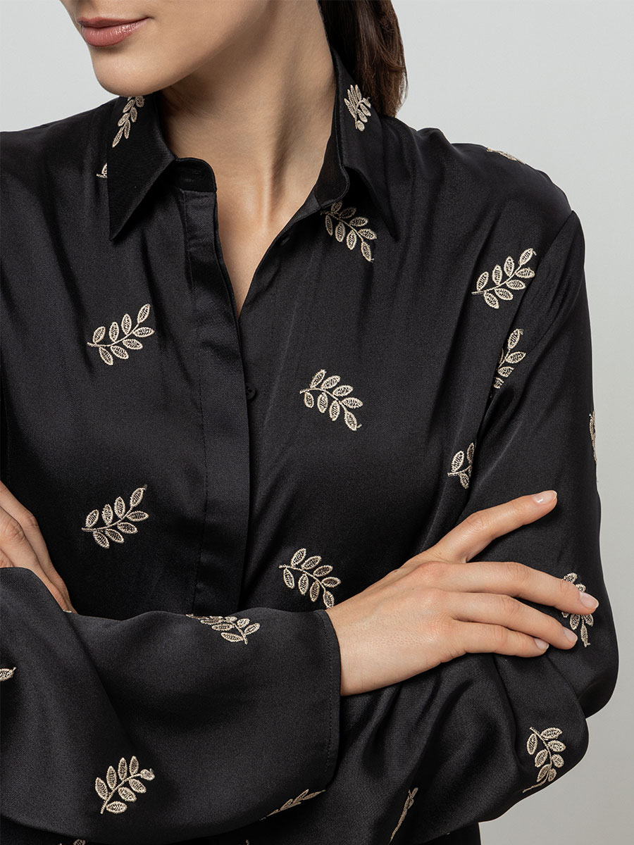 Рубашка с вышивкой