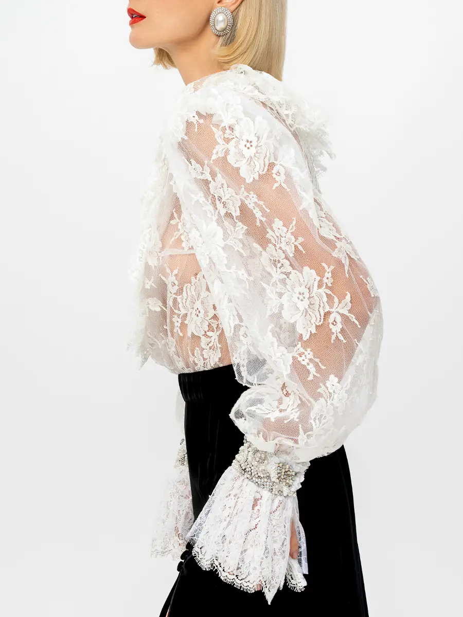 Платье с кружевом