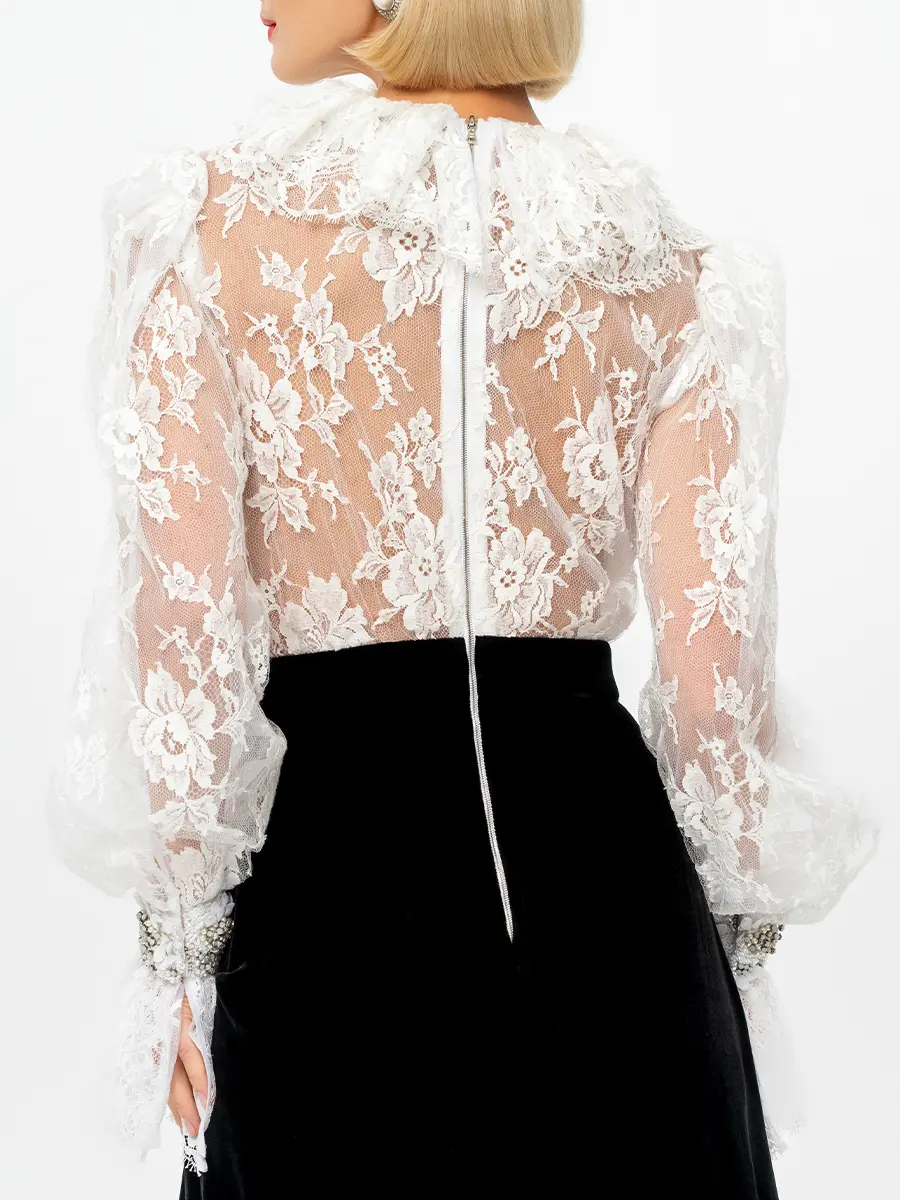 Платье с кружевом