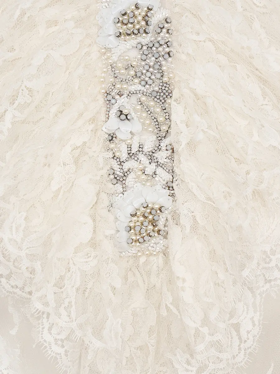 Платье с кружевом