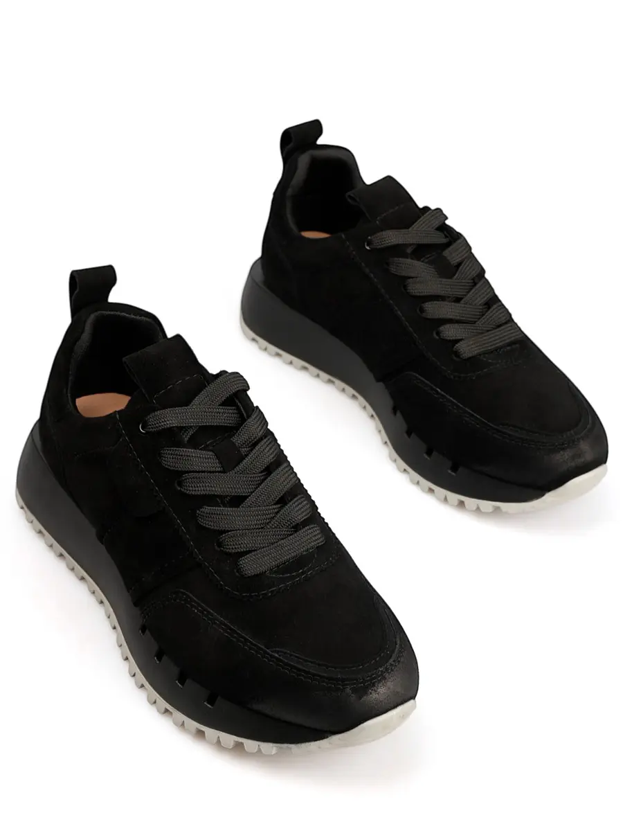 Кроссовки замшевые