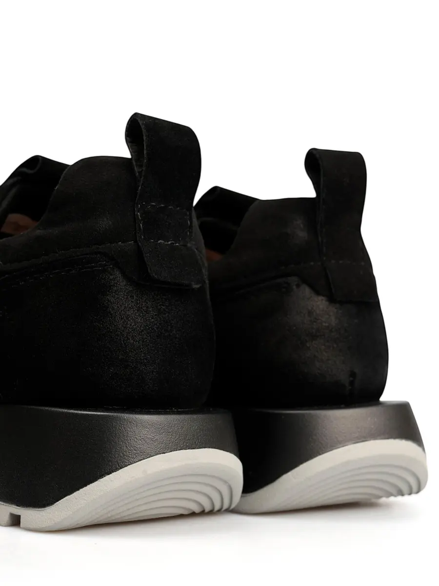 Кроссовки замшевые