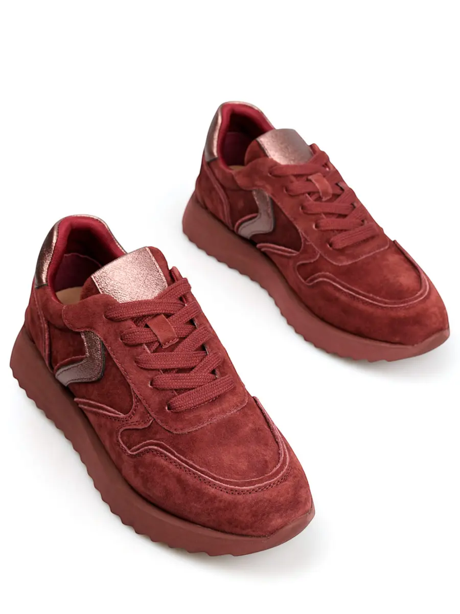 Кроссовки из нубука