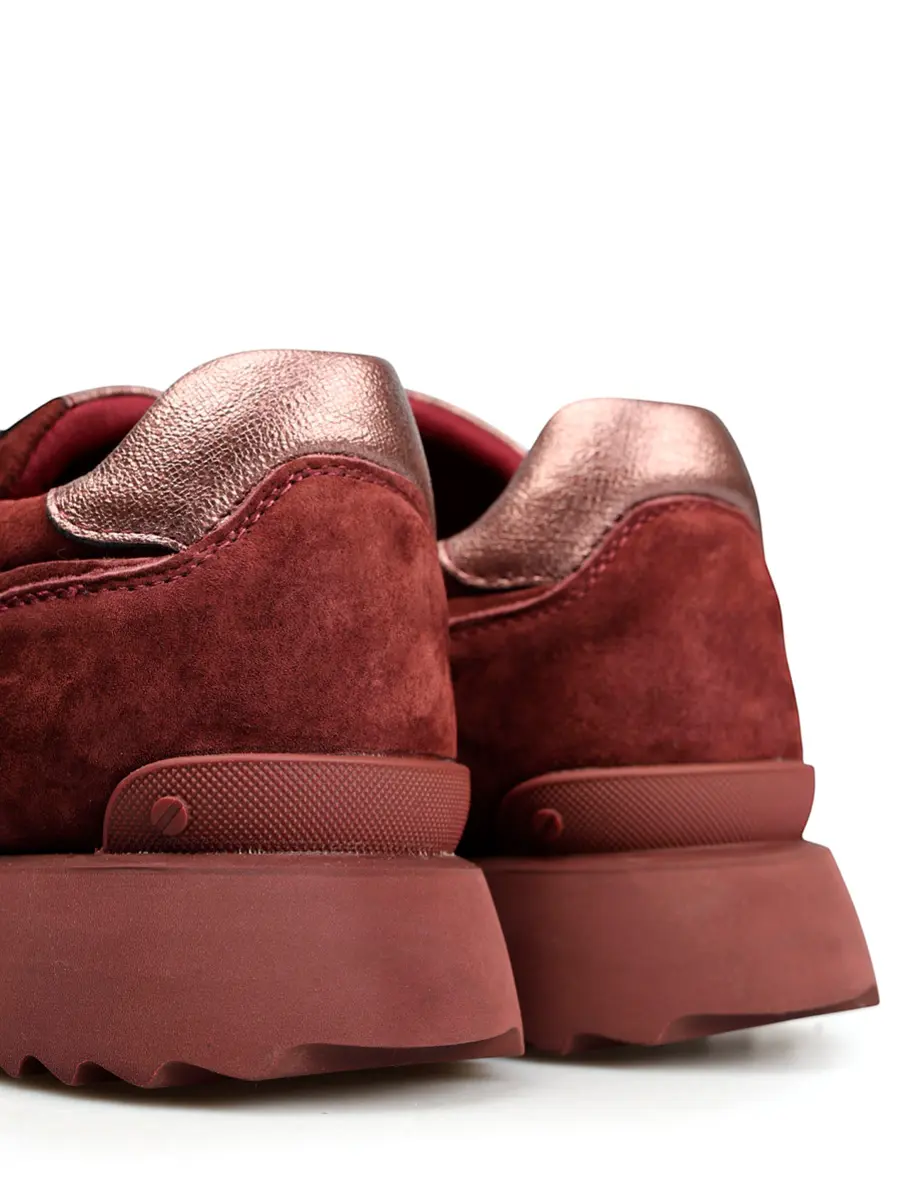 Кроссовки из нубука