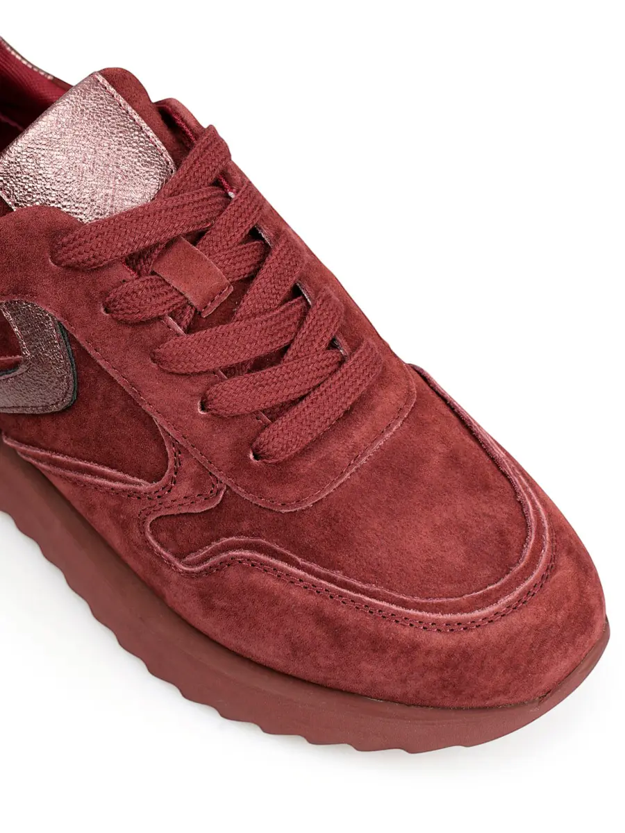 Кроссовки из нубука