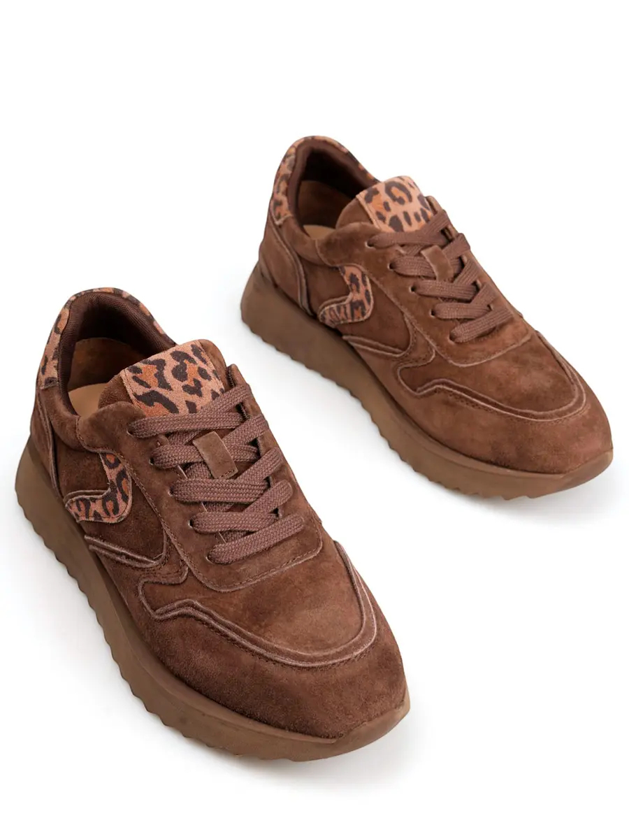 Кроссовки из нубука