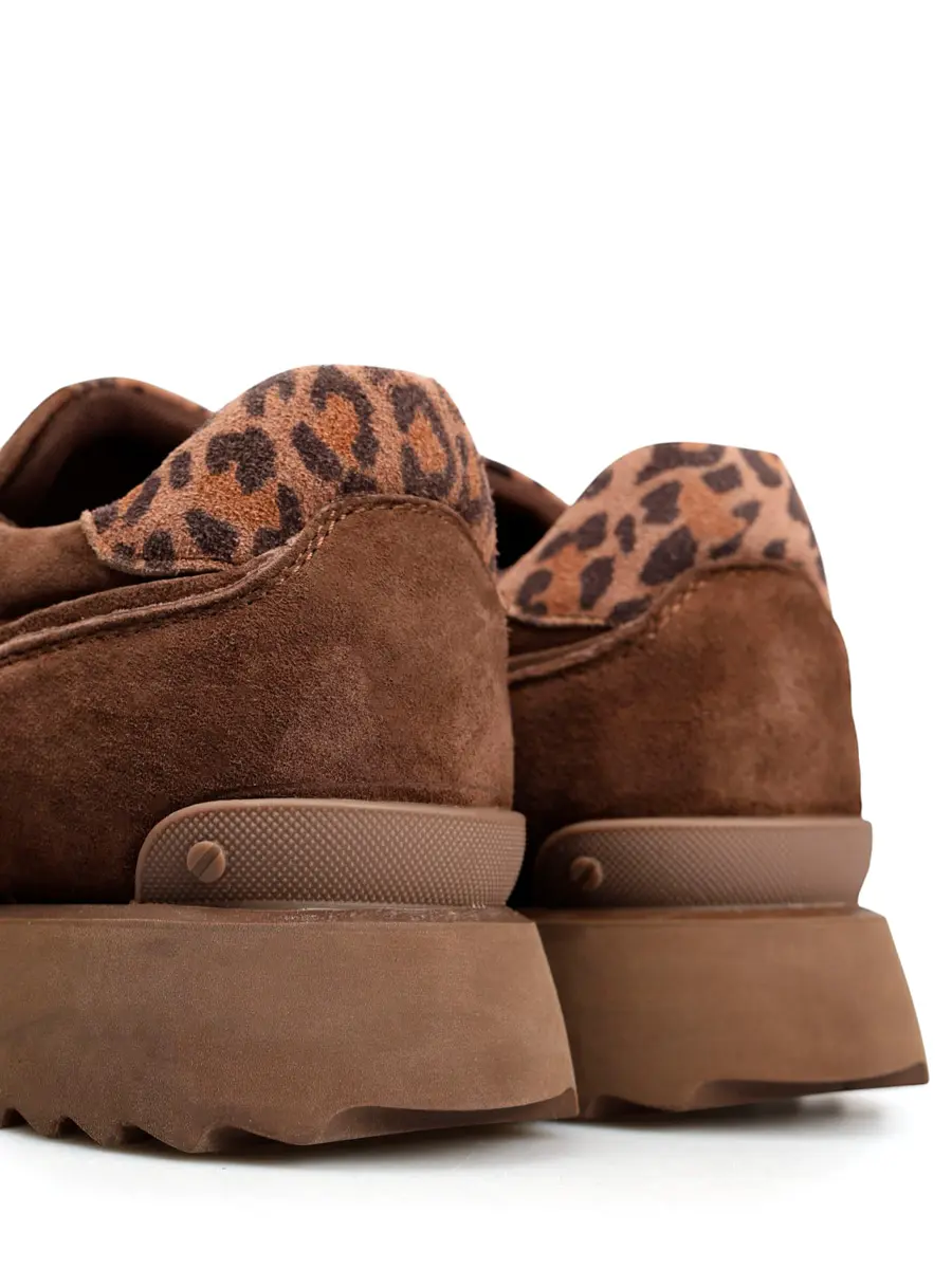 Кроссовки из нубука