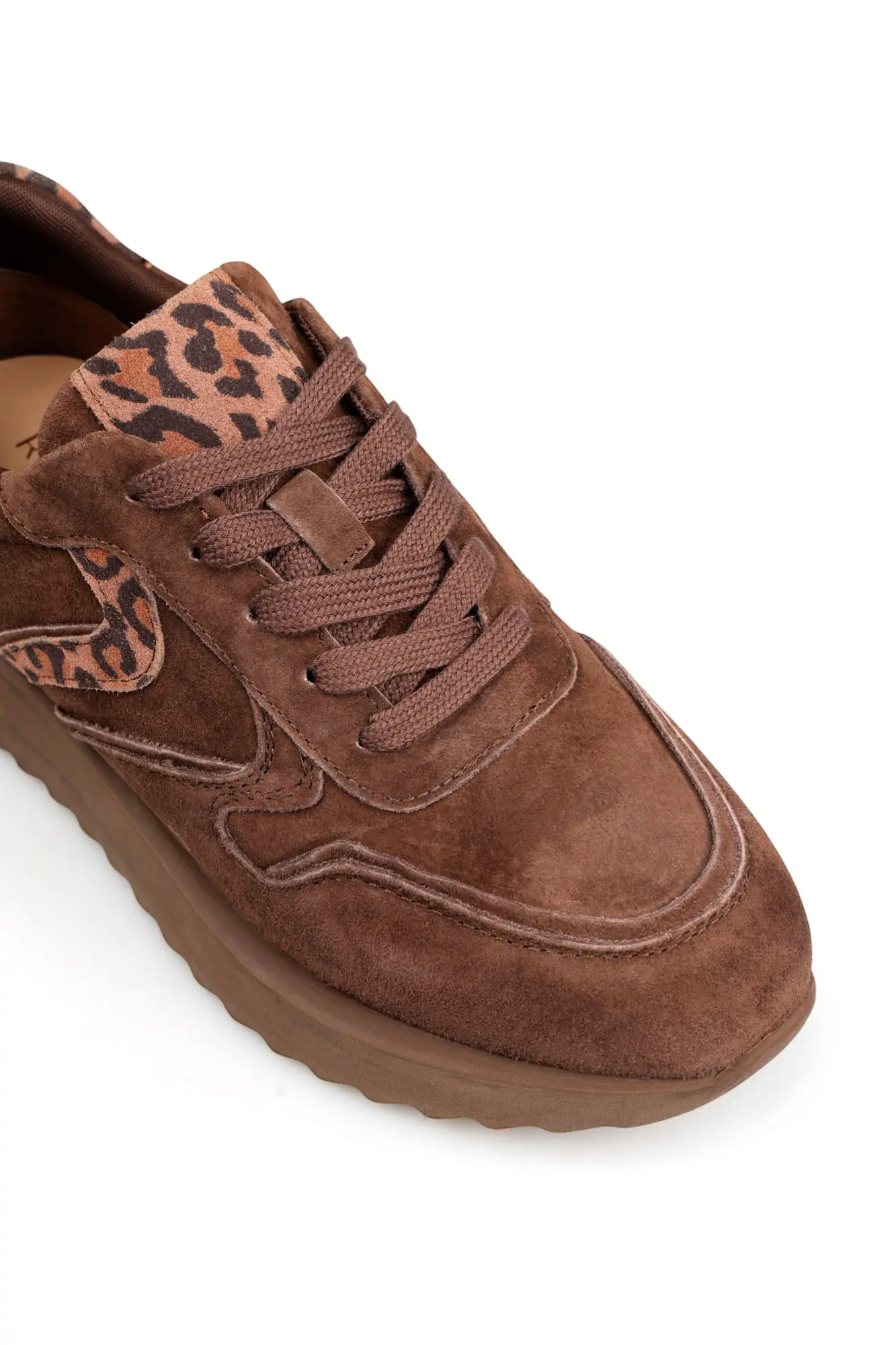 Кроссовки из нубука