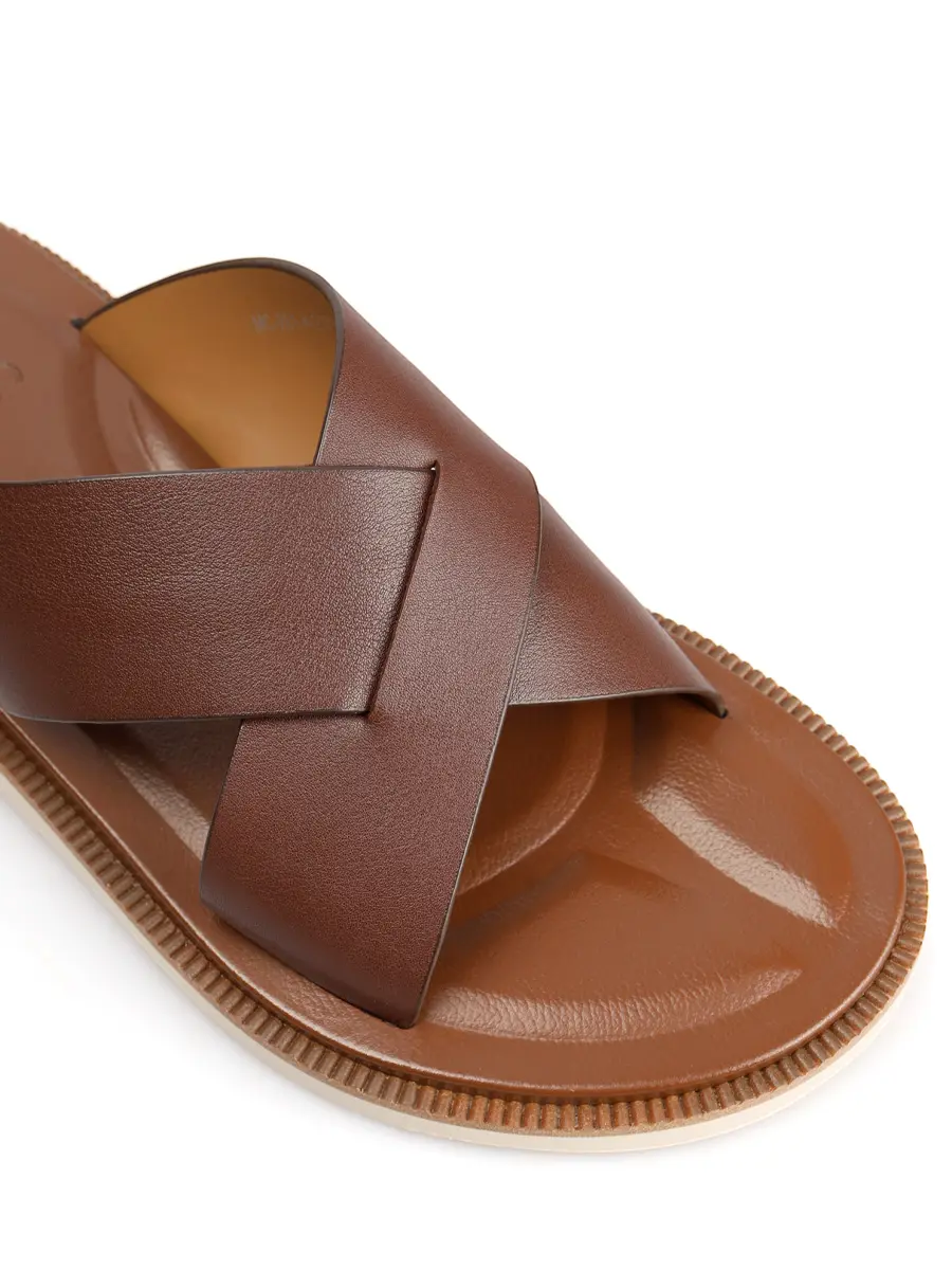 Шлепанцы кожаные