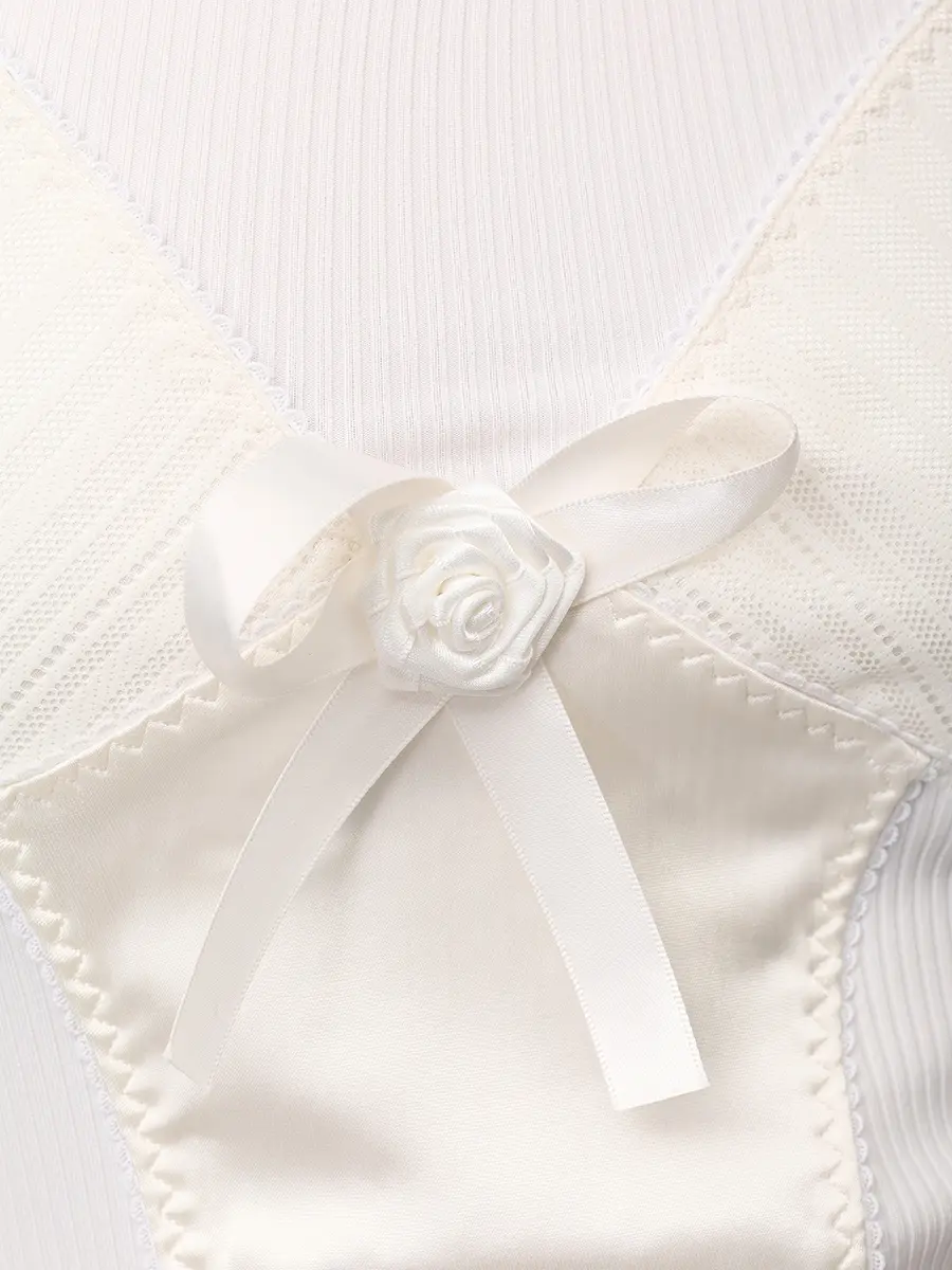 Лонгслив с бельевыми элементами