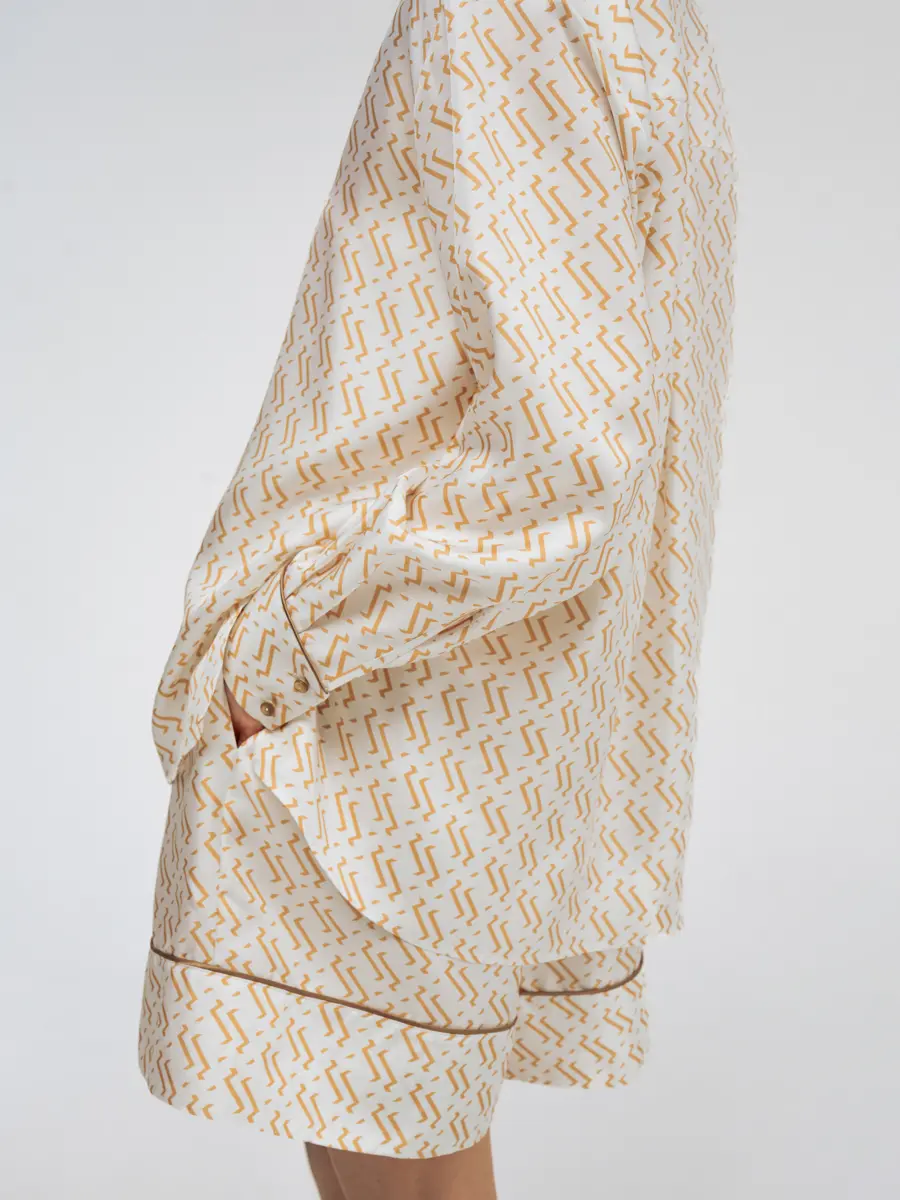 Блуза шелковая