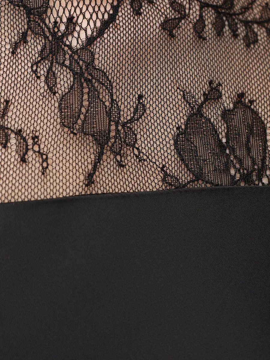 Платье с кружевом