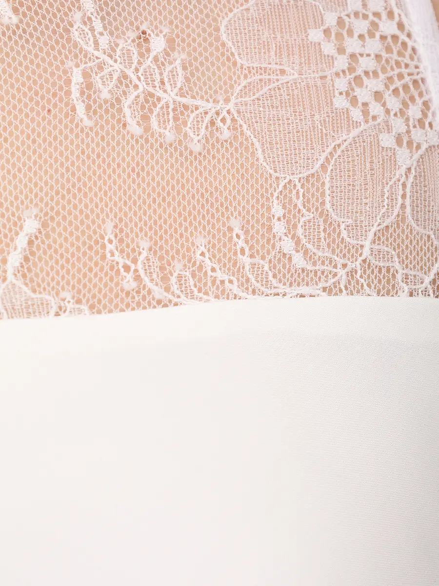 Платье с кружевом