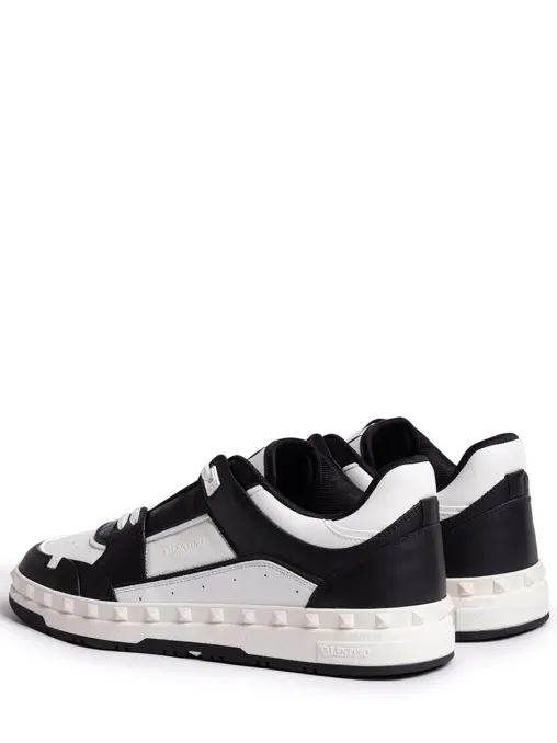 Кроссовки кожаные VALENTINO