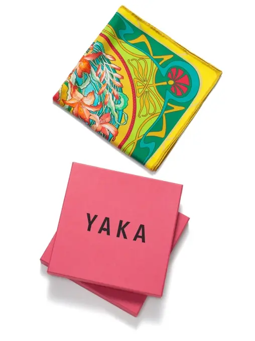 Платок шелковый «Лилии» (Lilies) YAKA