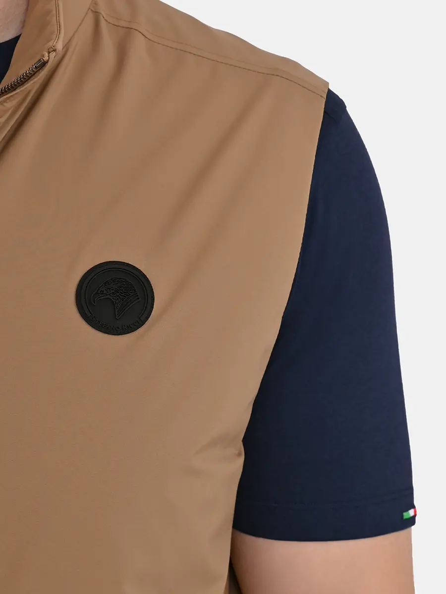 Жилет однотонный