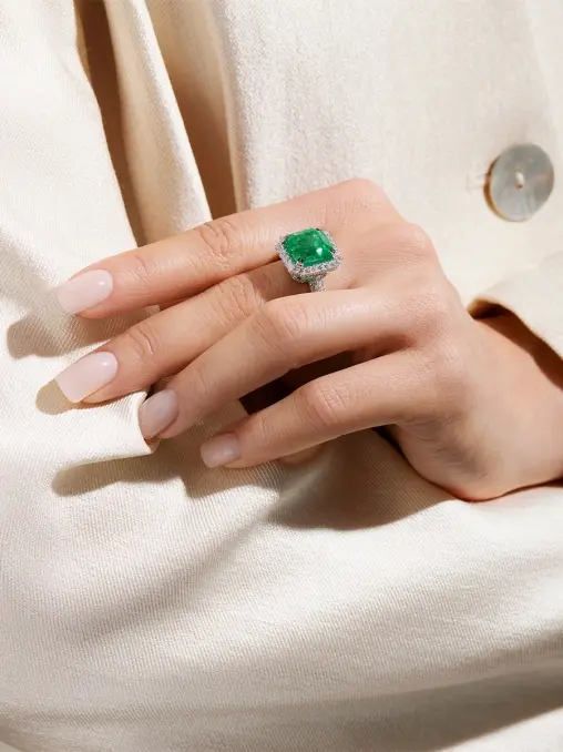 Кольцо из белого золота с изумрудом и бриллиантами CHAMOVSKIKH JEWELLERY HOUSE