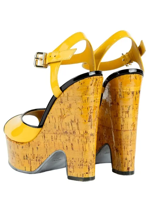 Босоножки кожаные FENDI