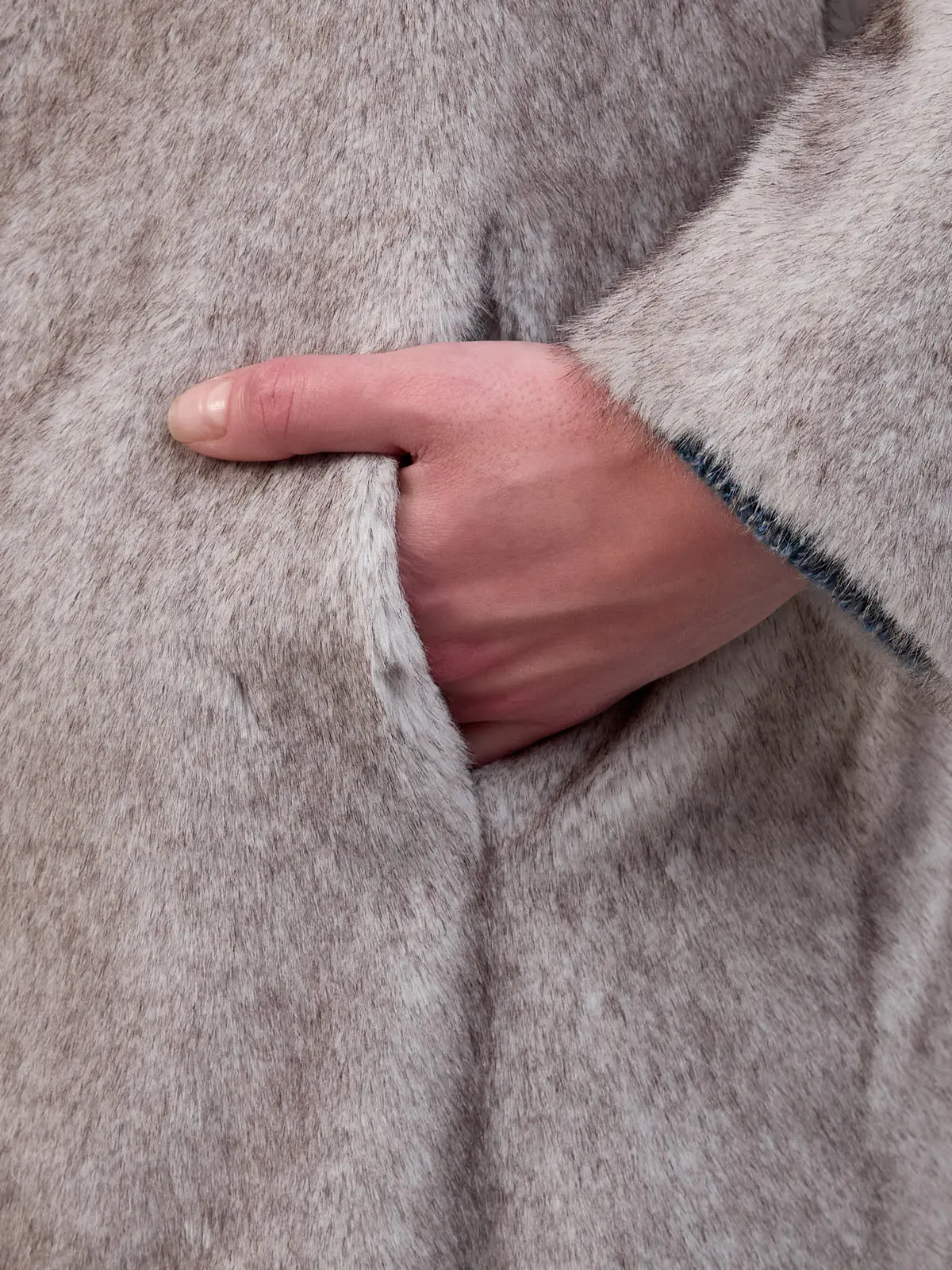 Пальто из эко меха