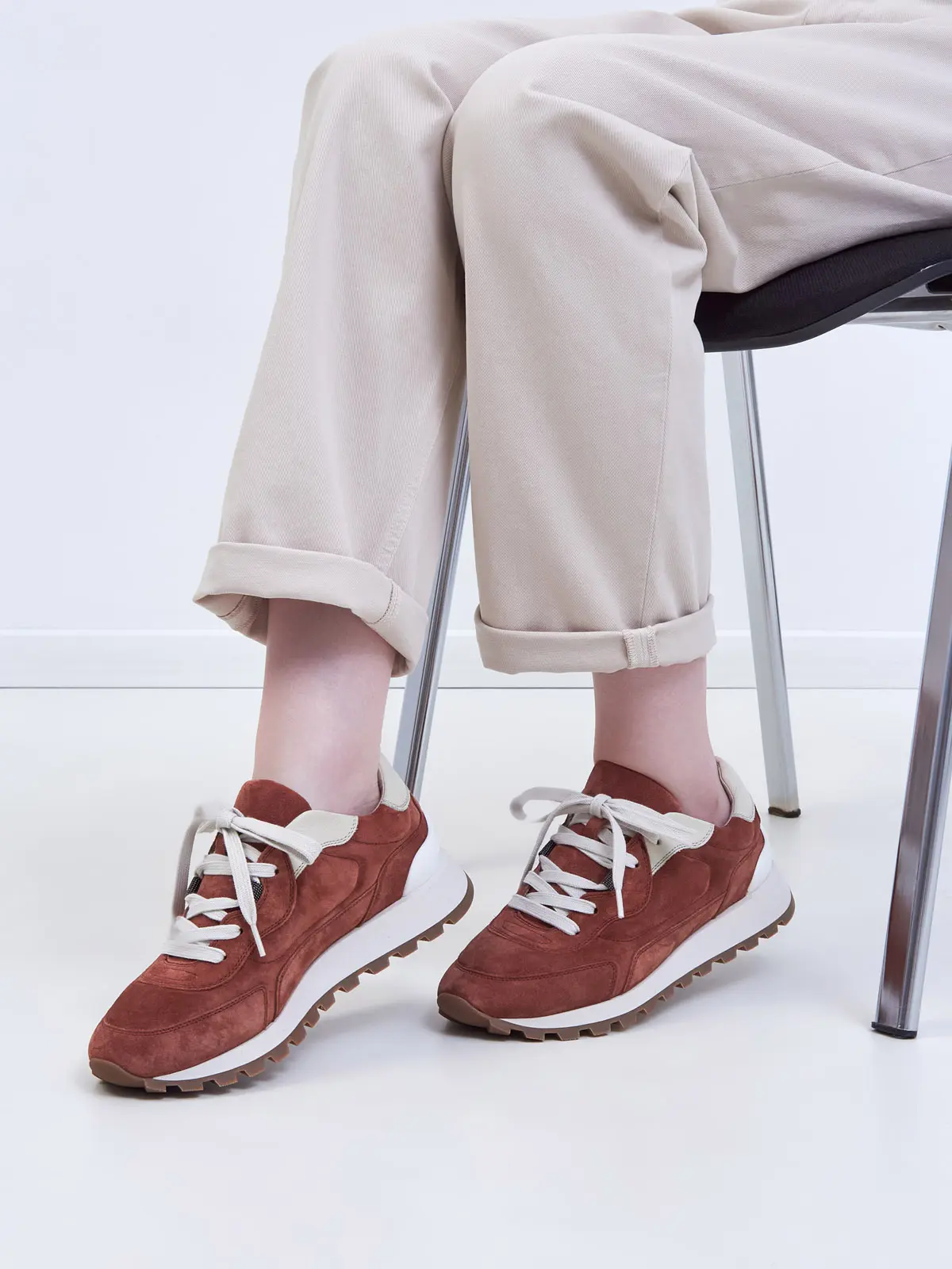 Кроссовки замшевые