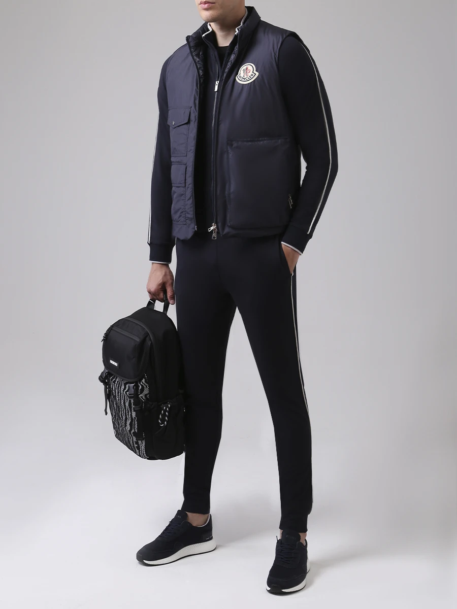 Жилет с накладными карманами