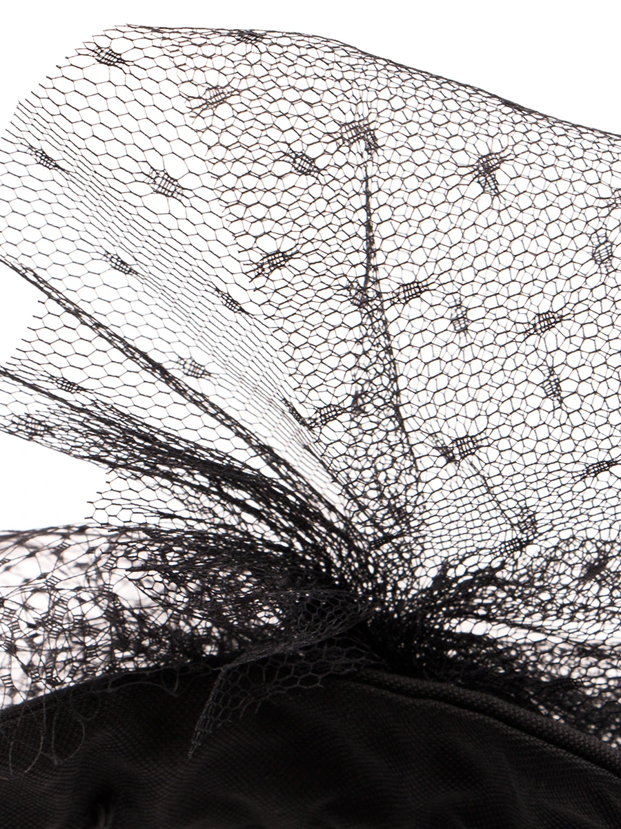 Шляпка с вуалью-сеткой