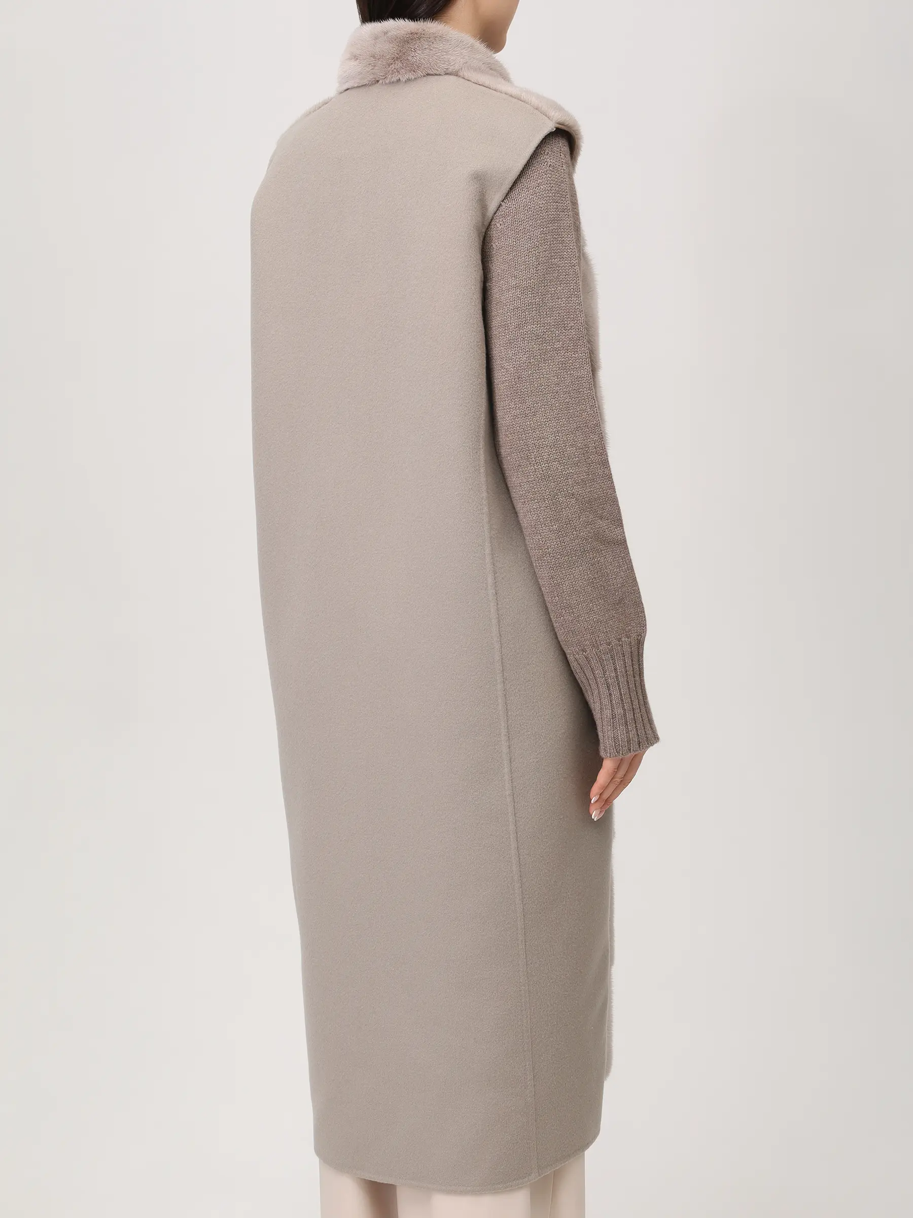 Пальто и меховой жилет