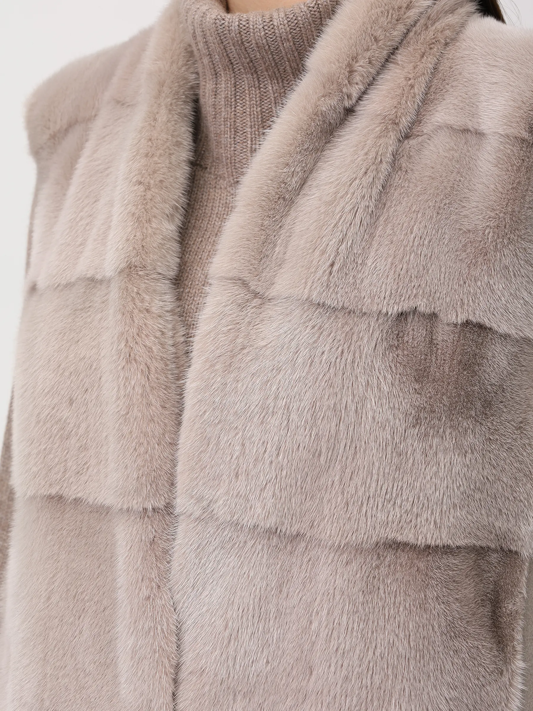 Пальто и меховой жилет