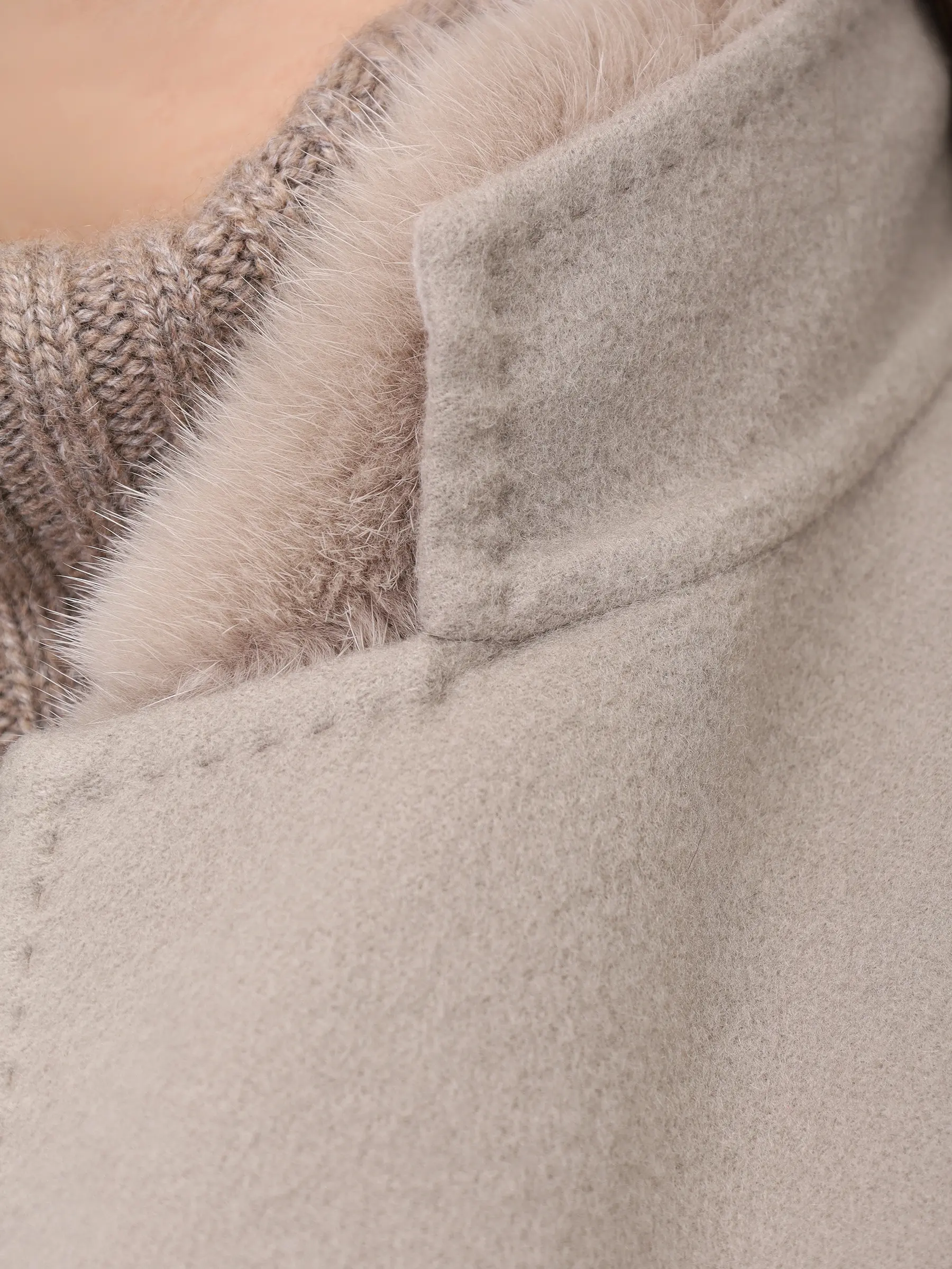 Пальто и меховой жилет