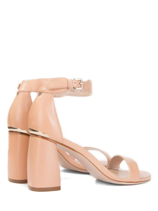 Кожаные босоножки