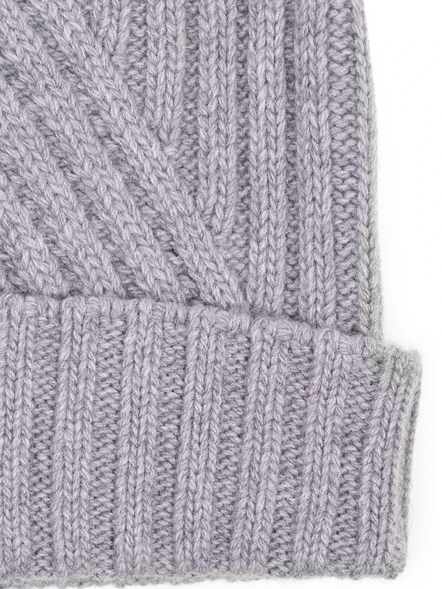 Шапка вязаная с помпоном