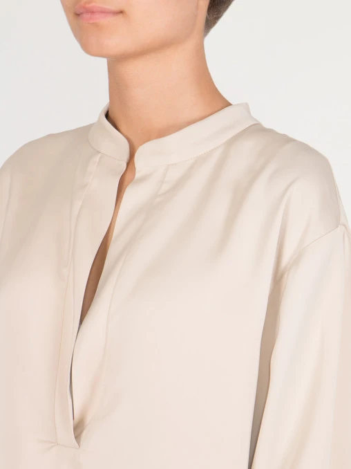 Блуза со шлейфом