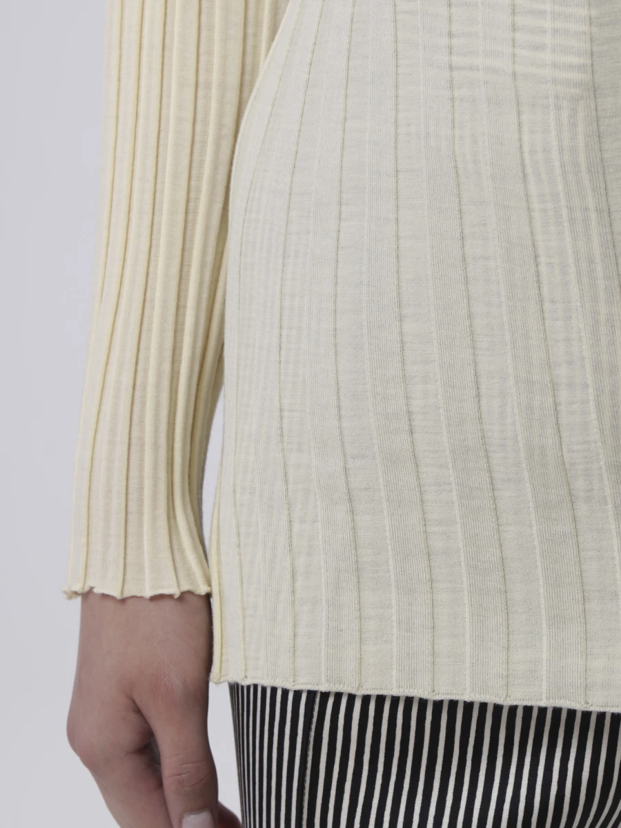 Шерстяной пуловер