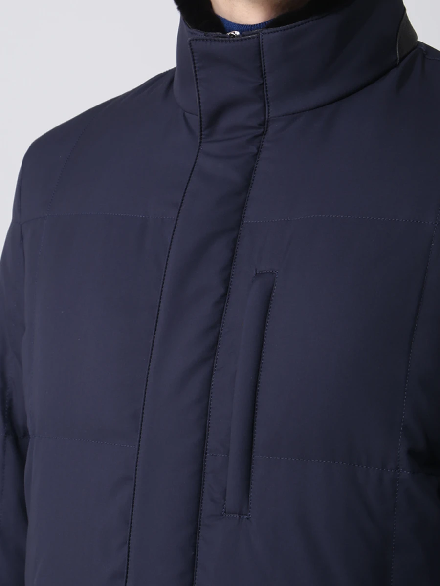 Пуховик стеганый с меховой отделкой