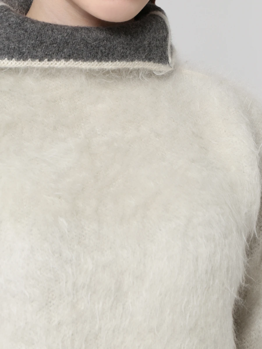 Свитер с воротом